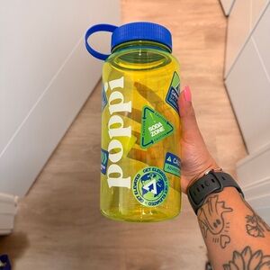 NWT Poppi Blue and Yellow Water Bottle